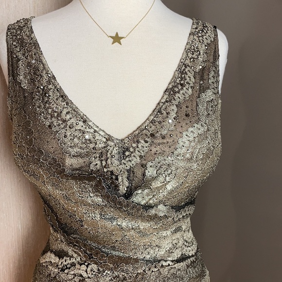 Size 4 gorgeous gold and stones gown - Picture 2 of 7